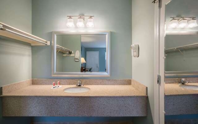 Travelodge by Wyndham Santee