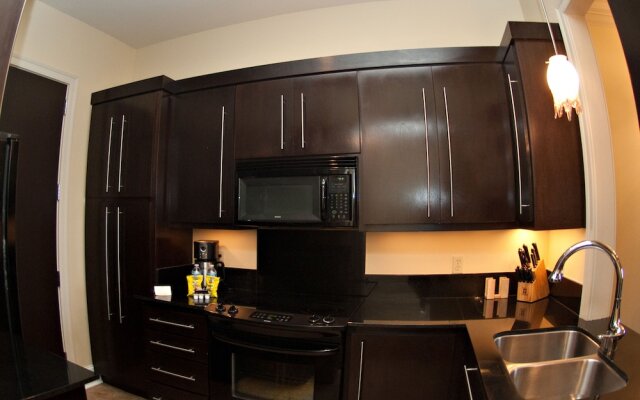 Carriage House Hotel