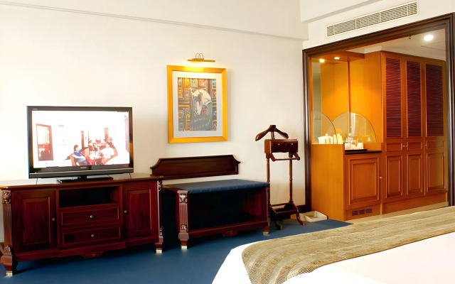 Sunlake Waterfront Resort and Convention