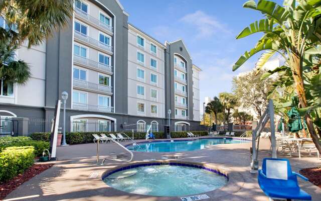 La Quinta Inn & Suites by Wyndham Ft. Lauderdale Airport