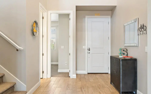 Sunshine Serendipity 4 Bedroom Apts by RedAwning