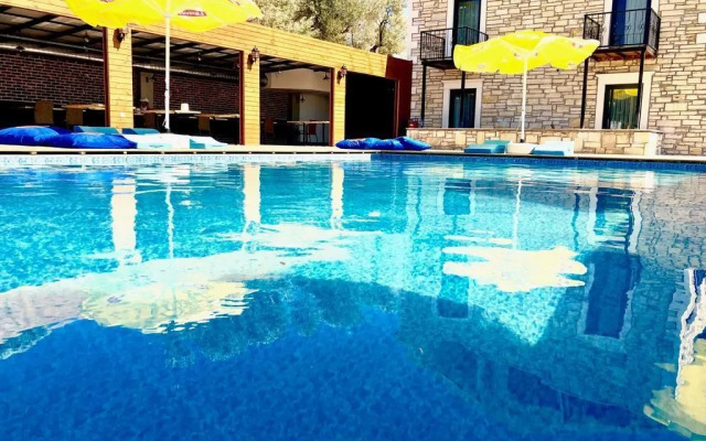 Victoria Hotel and Lounge