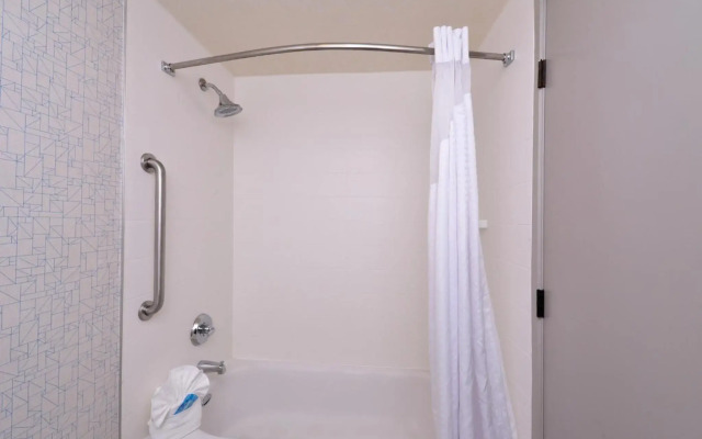 Holiday Inn Express Palm-Desert by IHG