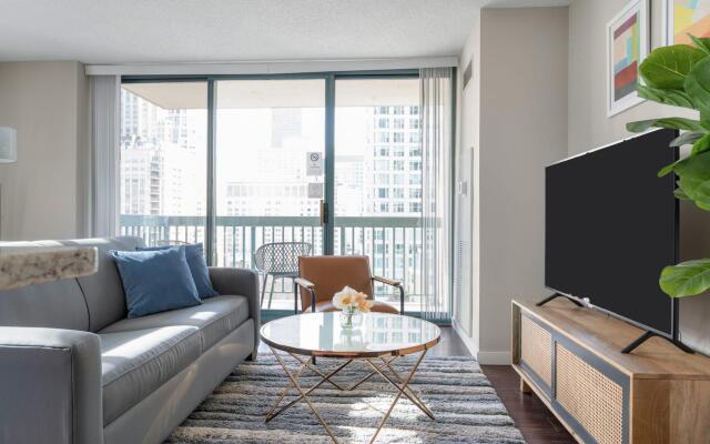 Chicago | Contactless! Family Friendly 2BD/2BA + Kitchen, W/D