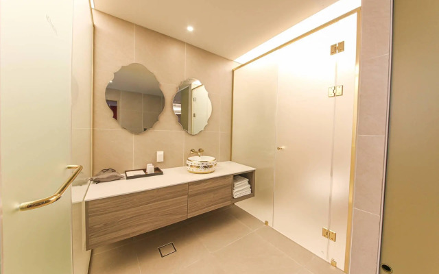 ACT Hotel