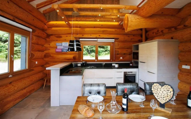 Original chalet en rondins, l'Ours Canadien