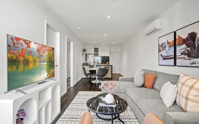 Stylish 2-bed Apartment With Stunning City Views – Guest Rooms – Melbourne