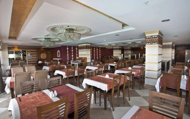Adella Side Hotel
