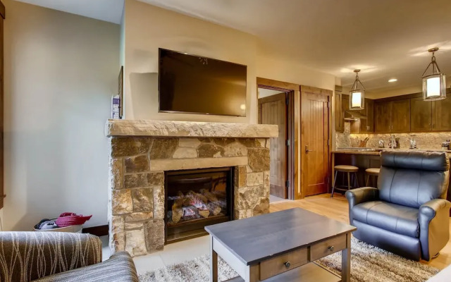 Water House On Main Street #6106