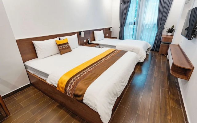 Golden Crown Hotel