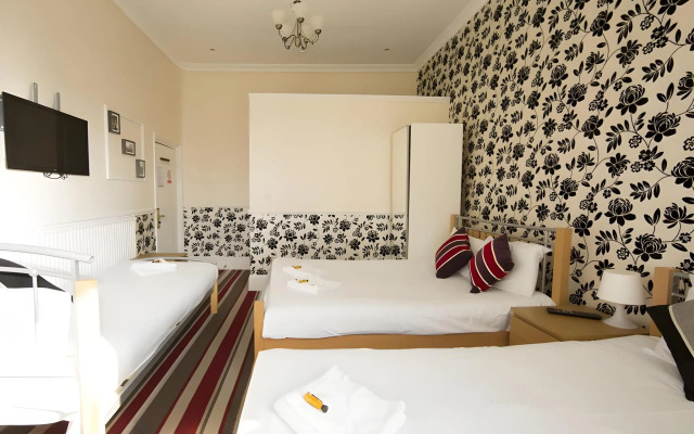 Royal London Hotel by Saba