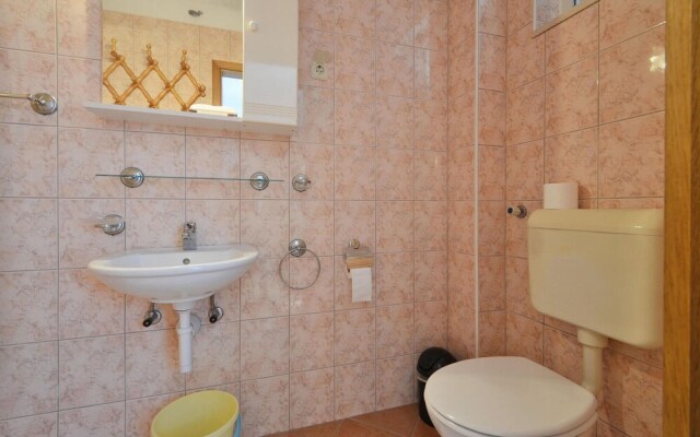 Amazing Apartment in Racisce With Wifi and 3 Bedrooms