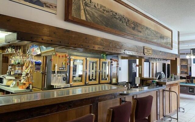 Imperial Hunter Hotel