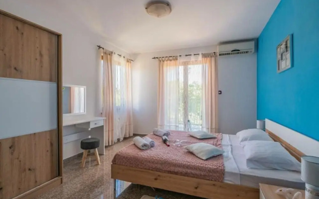 Adalene Comfortable Holiday Residence