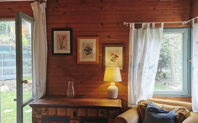 Sunny Wooden House on Creek, 30 Minutes Prague