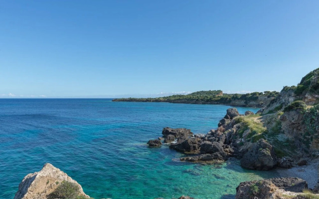 Armonia Seaside Villas