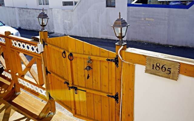 Yours Guesthouse