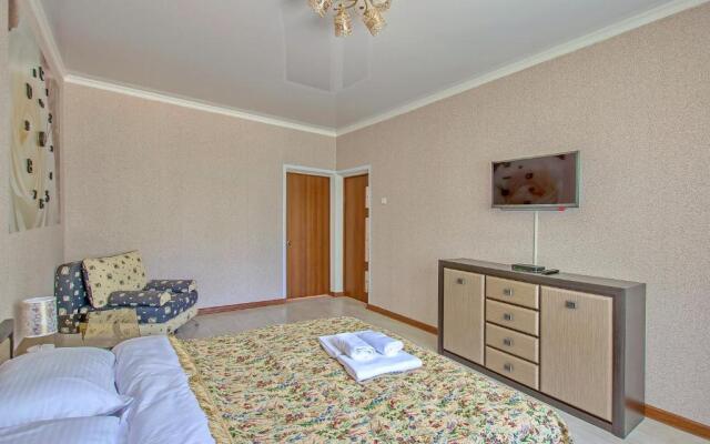 Cozy apartment on Rozybakiev 145. Atakent