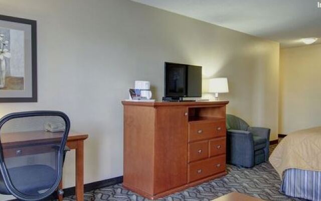 Travelodge Ambassador Bridge Windsor