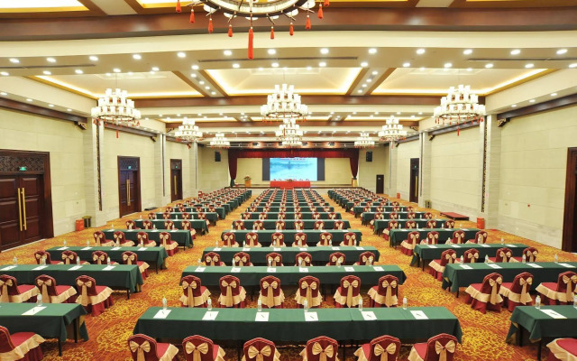 Yingshan Hongguang Bishen Hot Spring Hotel