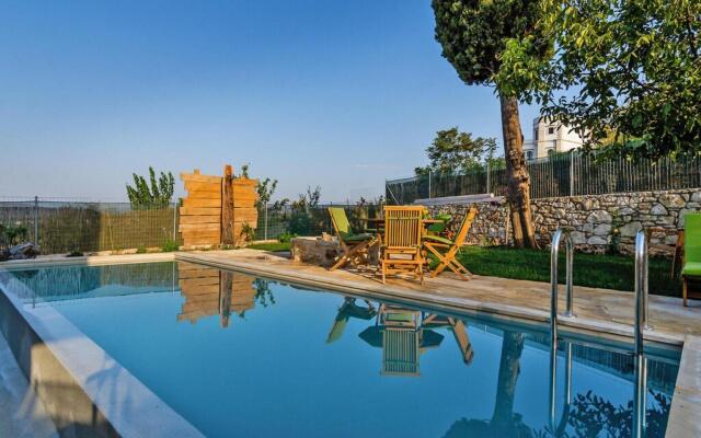 Holiday House, Castellos