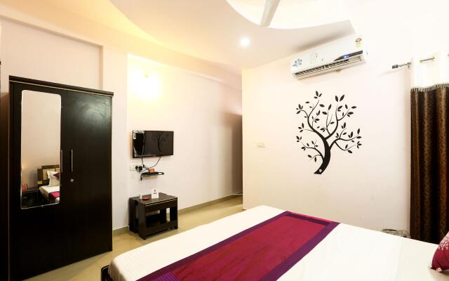 OYO 5799 Hotel Plaza Inn