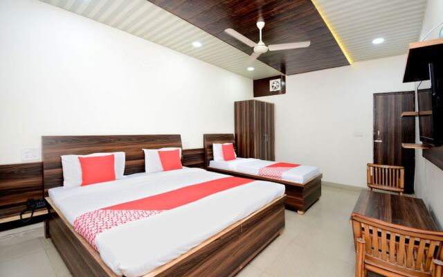 OYO 17133 Hotel Anmol