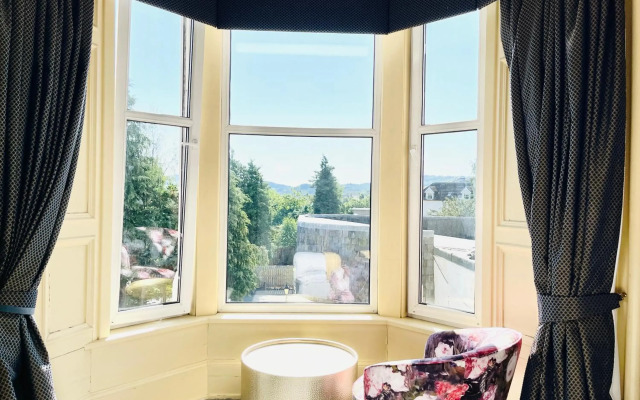 Lovat Hotel
