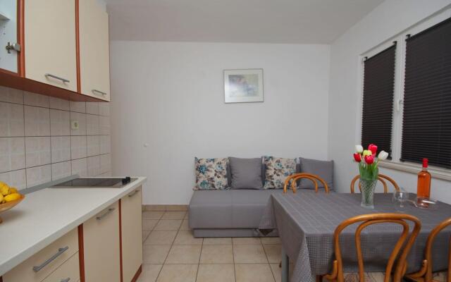 JoviZe - free parking - R4(2)