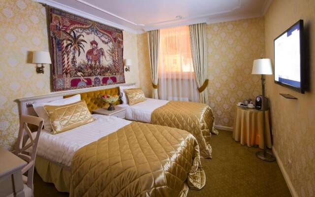 IMPERIAL Hotel & Restaurant