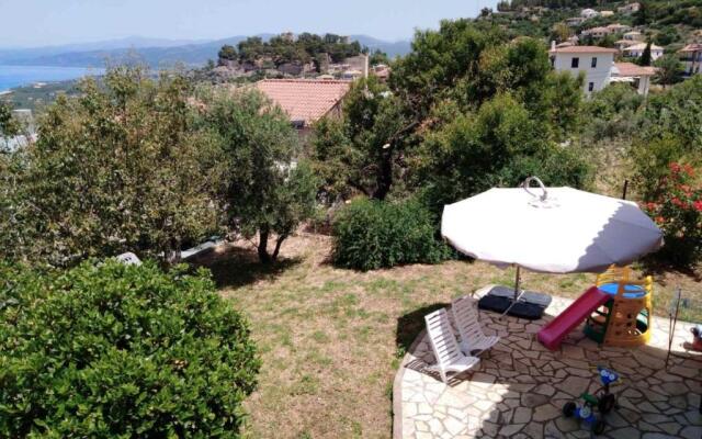 Comfy house with private garden & view, near Kyparissia Castle