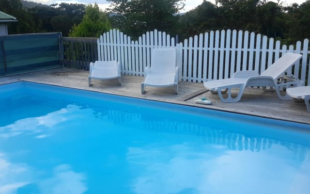 Property with 2 Bedrooms in Le Robert, with Pool Access, Furnished Garden And Wifi - 15 Km From the Beach