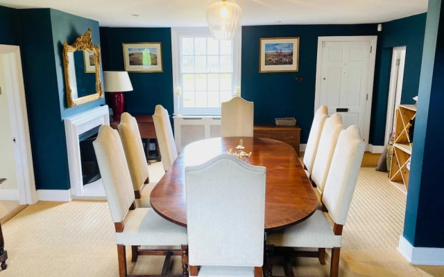 Stunning 6-bed Country House With Heated Pool