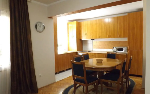 Three Bedroom Apartment With Garden