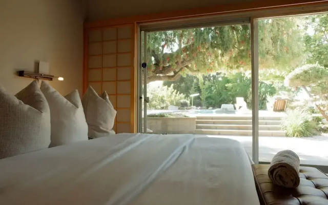 Zen Mountain Getaway w a Pool Hot Tub 5 Beds