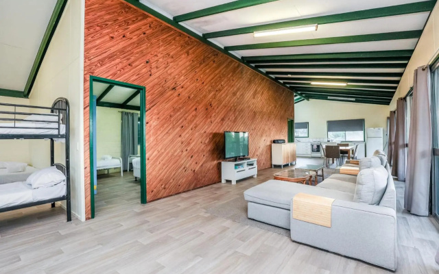 The Endeavour - 2 bedroom cottage – Guest Rooms – Seventeen Seventy