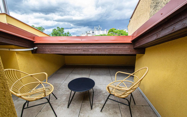 Quite Loft with Balcony and 3 Air Conditioners