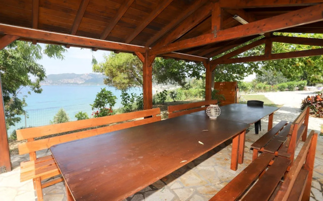 Agios Georgios - 2 Beds - Sleeps 5 - Free Parking