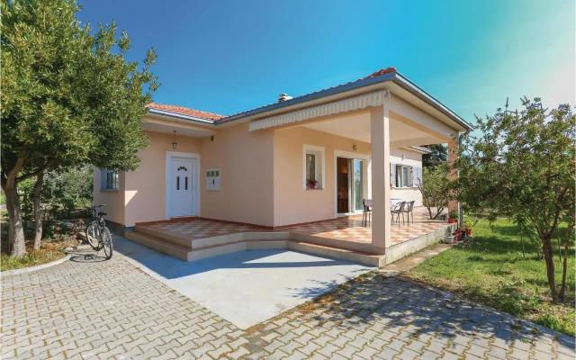Three-Bedroom Holiday Home in Kastel Stafilic