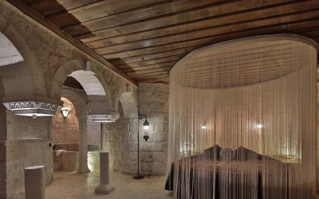 Romance Cave Suites