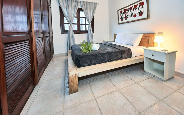 Los Corales Beach Village