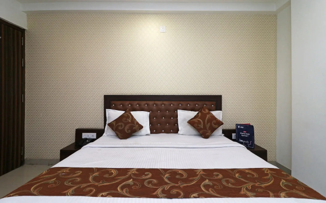 OYO 11648 CP Residency