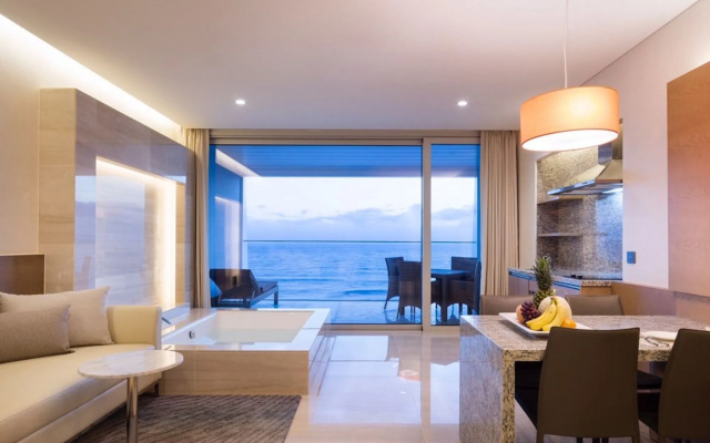 Sun Cruise Resort and Yacht