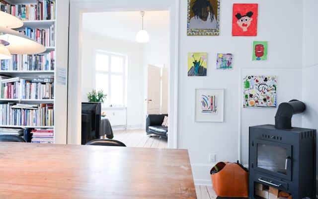 Beautiful 2-Bedroom Apartment with Designers Furniture in Downtown Copenhagen