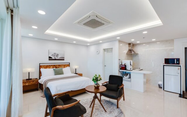 Geoje Mr. Jun Pool Villa