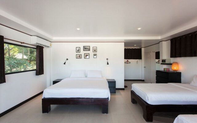 The Reef Hotel & Studios