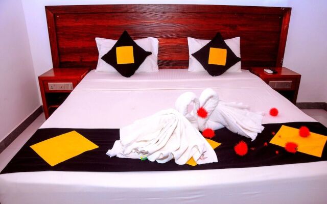 Happy Banana Hotel & Restaurant