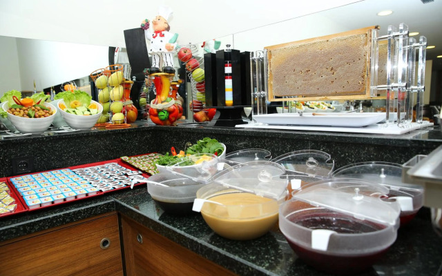 Golden Lounge Hotel