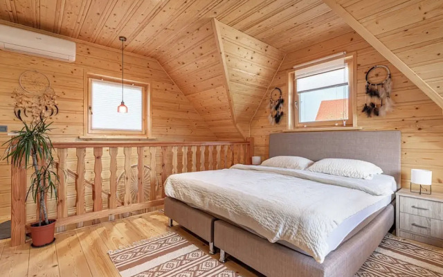 Log Cabin Forest Fairy