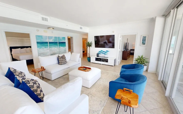Oceania 807 3 Bedroom Condo by RedAwning